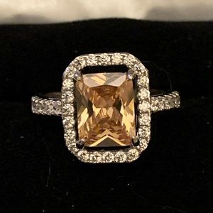 Costume jewelry ring - size 6 - yellow and silver